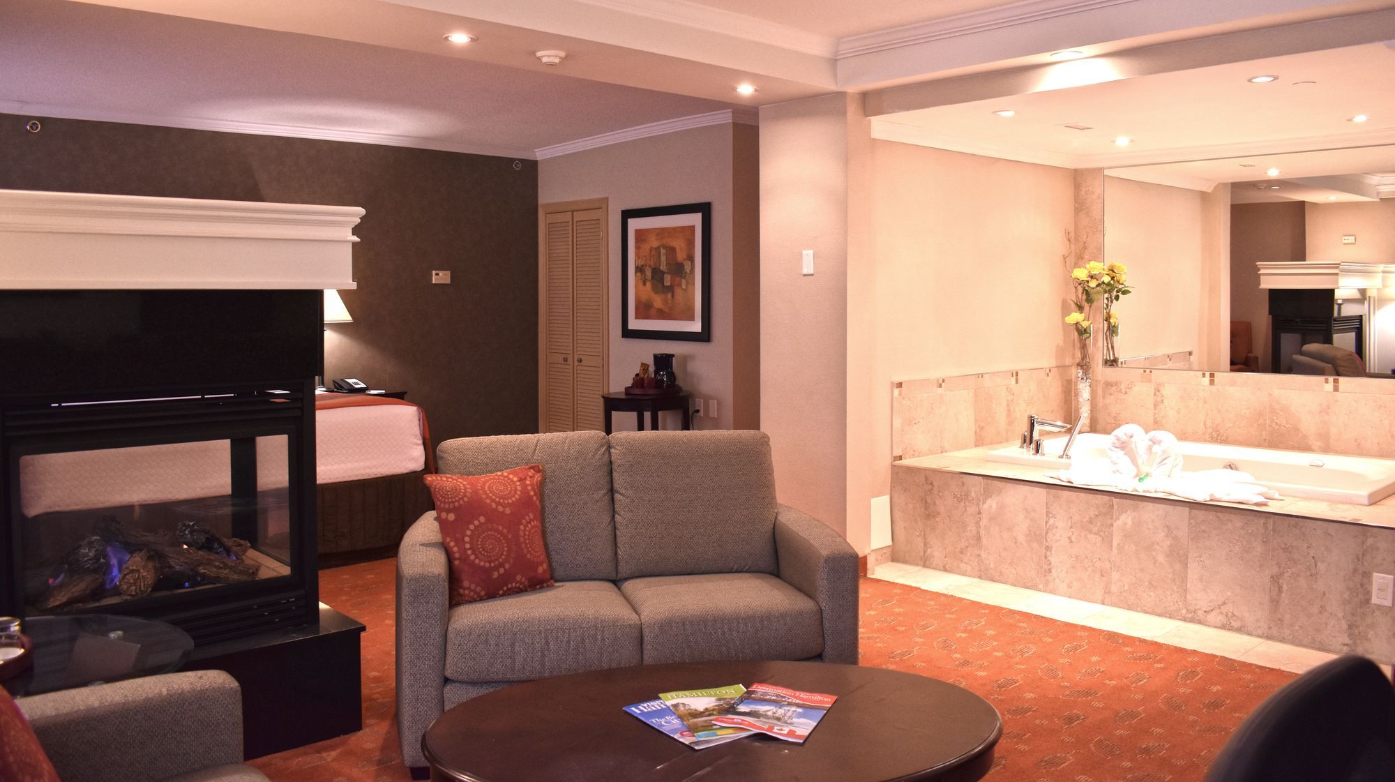 Hamilton Plaza Hotel And Conference Centre ภายนอก รูปภาพ